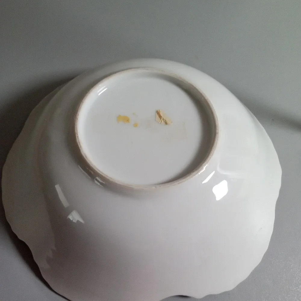 Vintage Porcelain Scalloped Rose Bowl Gold Trim Pierced Handle Floral 8 Inch